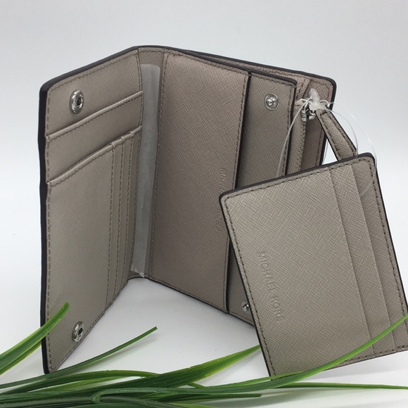 Michael Kors Jet Set Travel MD Card CSE Carryall - Picture 6 of 8